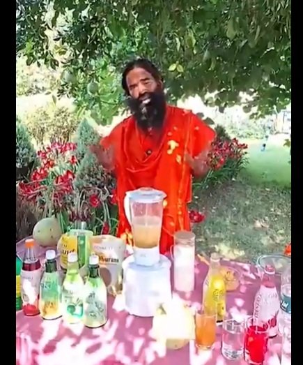 યોગ ગુરુ બાબા રામદેવે પતંજલિ જ્યુસના પ્રચાર દરમિયાન ‘શરબત જેહાદ’ ટિપ્પણી કરીને એક નવો વિવાદ ઉભો કર્યો 