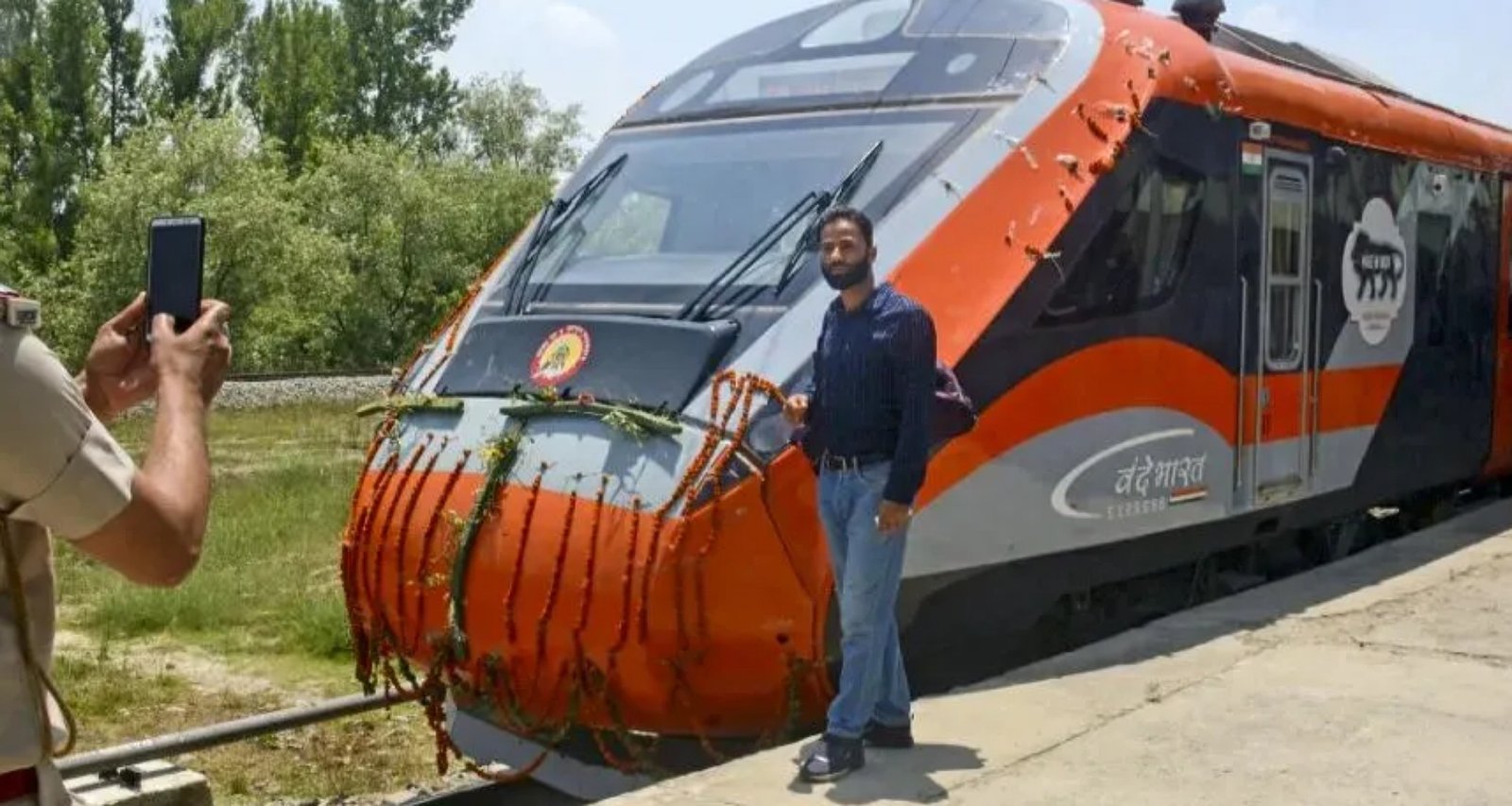 આજે બીજી ‘વંદે ભારત એક્સપ્રેસ’ને લીલી ઝંડી બતાવવામાં આવશે, જાણો રૂટ શું છે અને કેટલા સ્ટેશન હશે?