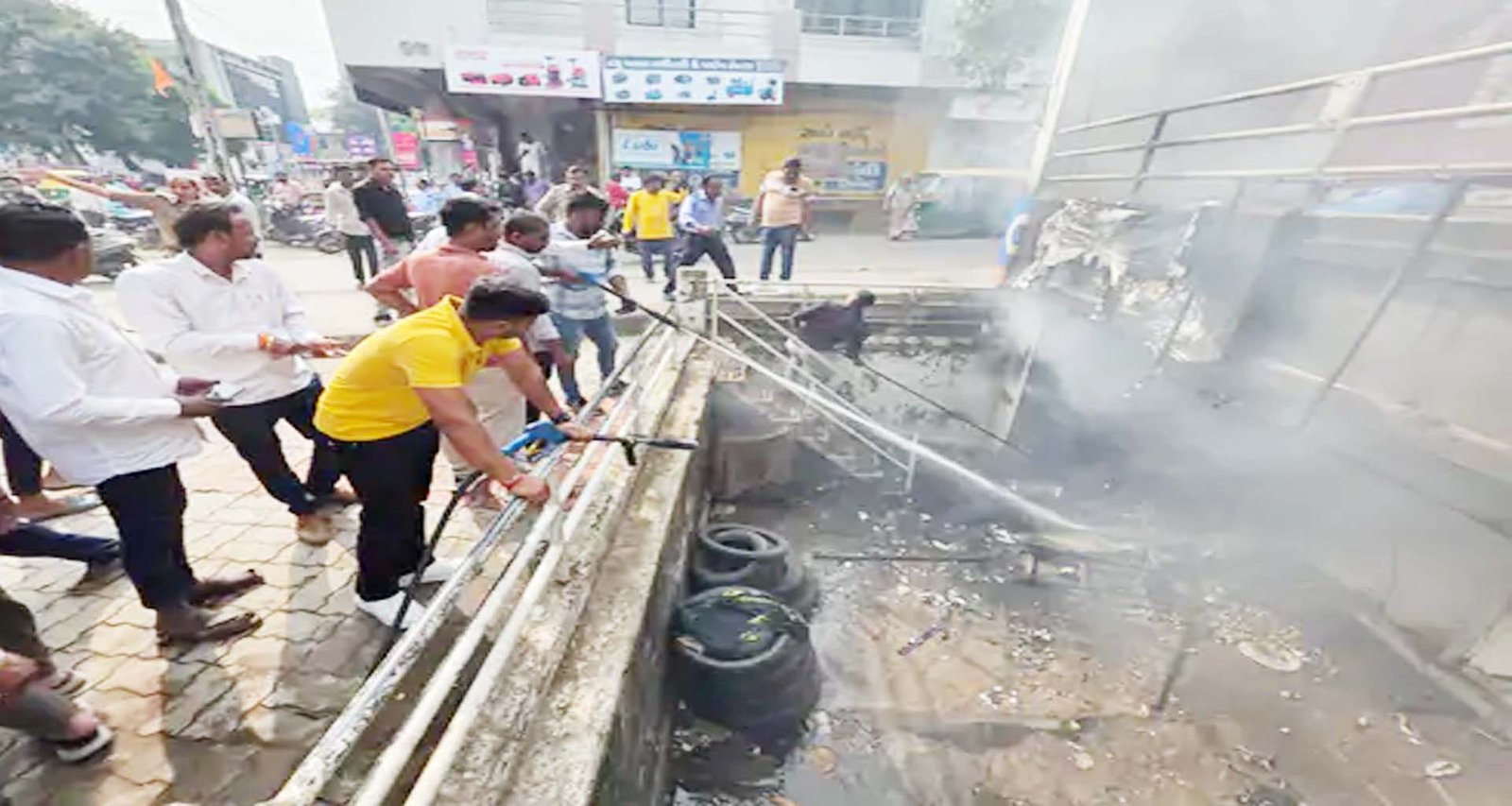 હિંમતનગરમાં દુકાનમાં શોર્ટ સર્કિટથી આગ લાગી : ફાયર ટીમે કાબૂ મેળવ્યો