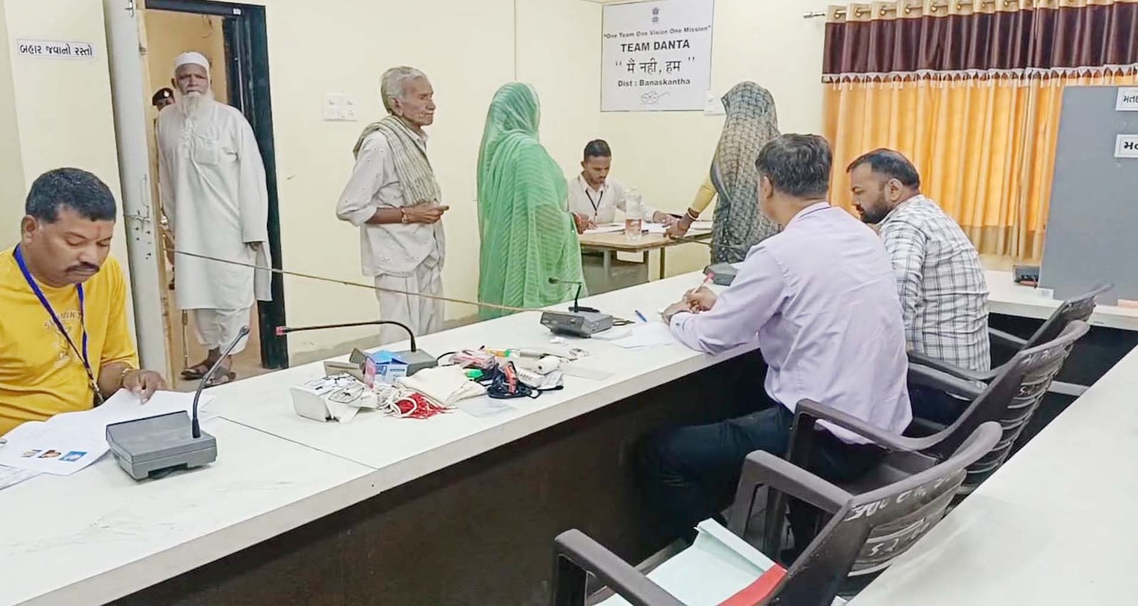 દાંતા બનાસ ડેરીની ચૂંટણીનું 100 ટકા મતદાન : ઉમેદવારનું ભાવી મતદાન પેટીમાં સીલ