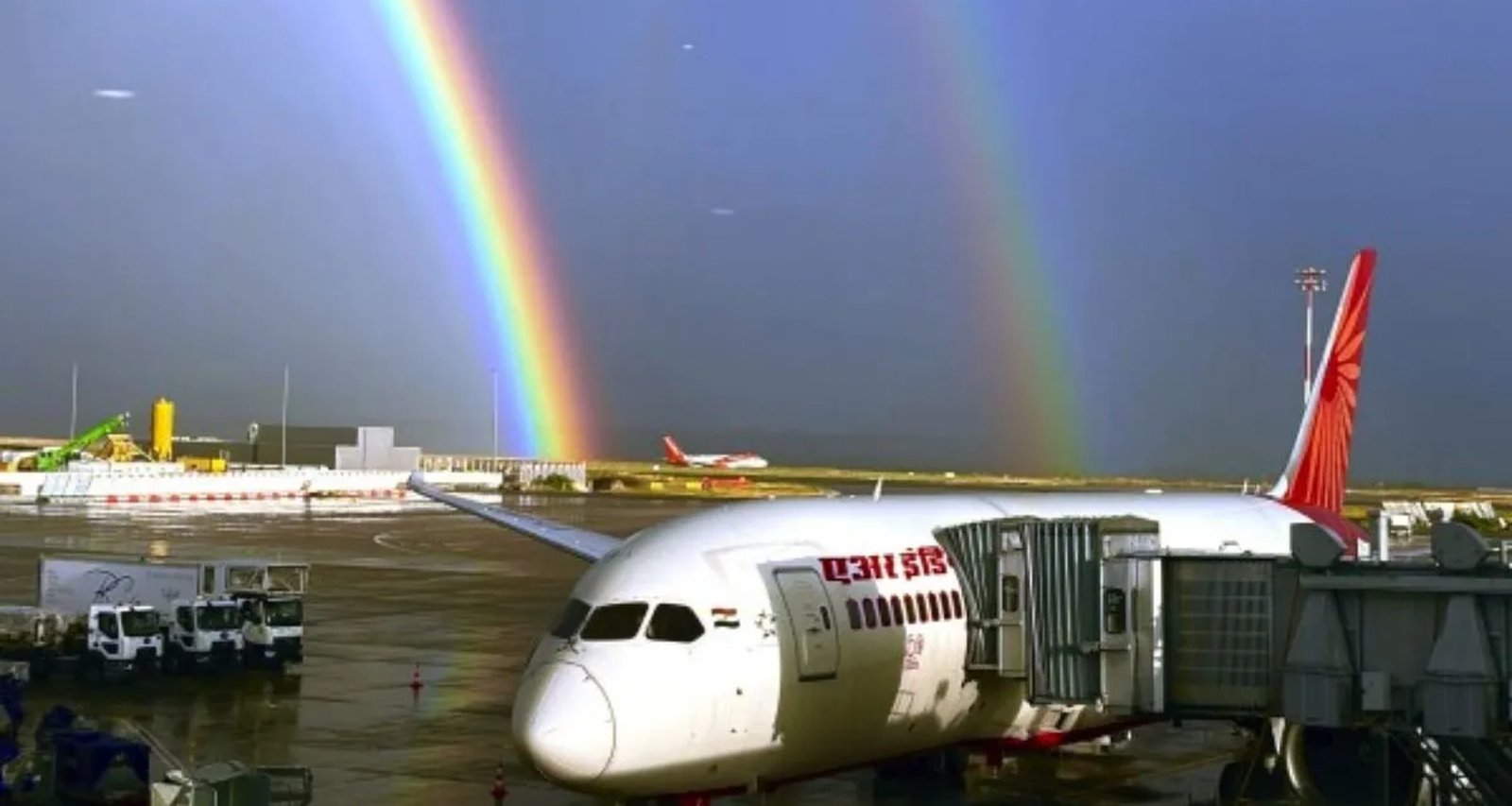 અમૃતસરથી યુકે જતી એર ઇન્ડિયાની ફ્લાઇટનું બર્મિંગહામમાં ઇમરજન્સી લેન્ડિંગ, જાણો કારણ…