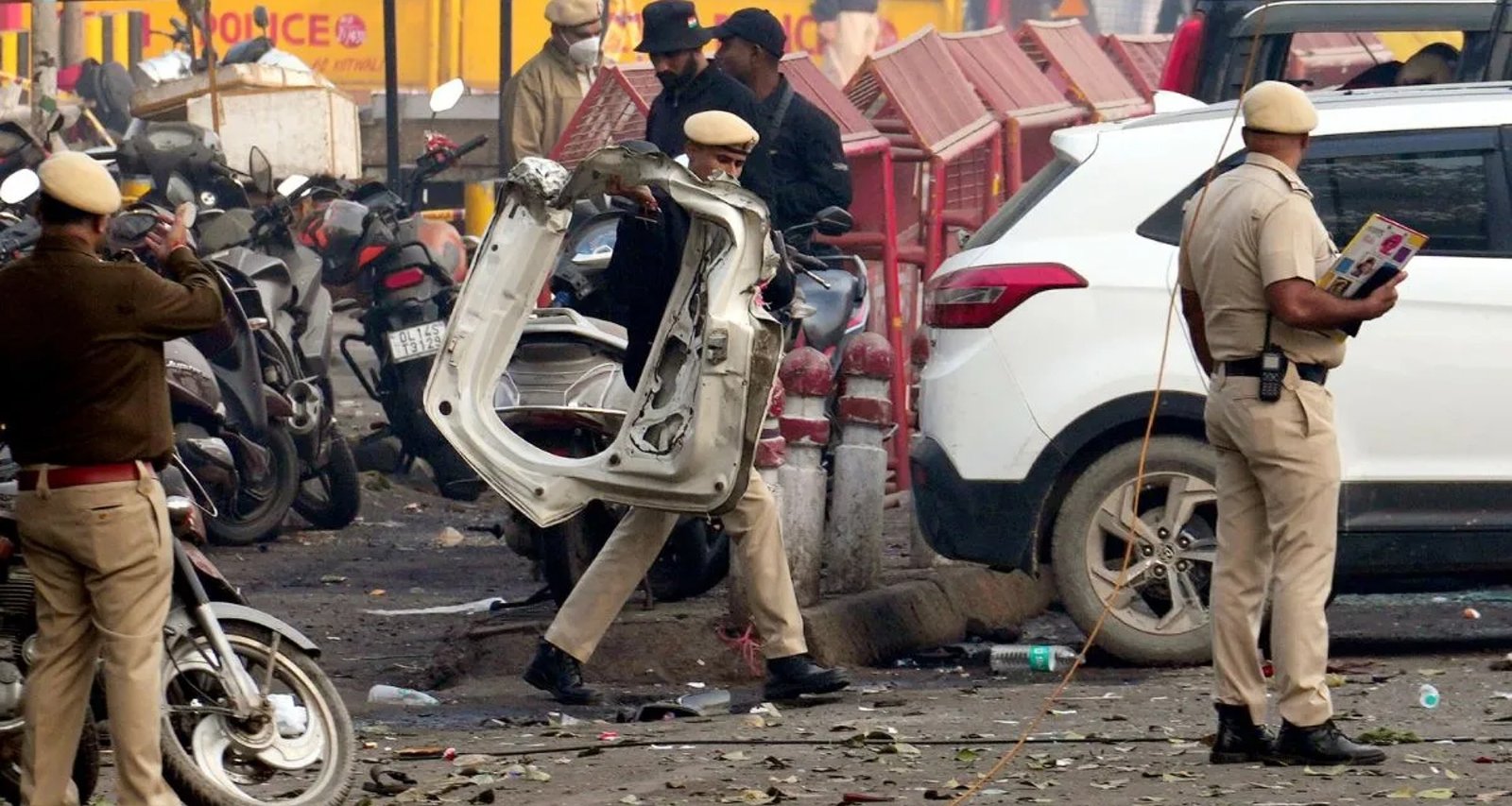 દિલ્હીમાં લાલ કિલ્લા પાસે વિસ્ફોટ બાદ સુરક્ષા કડક, આજે સાંજે પીએમના નિવાસસ્થાને મોટી બેઠક