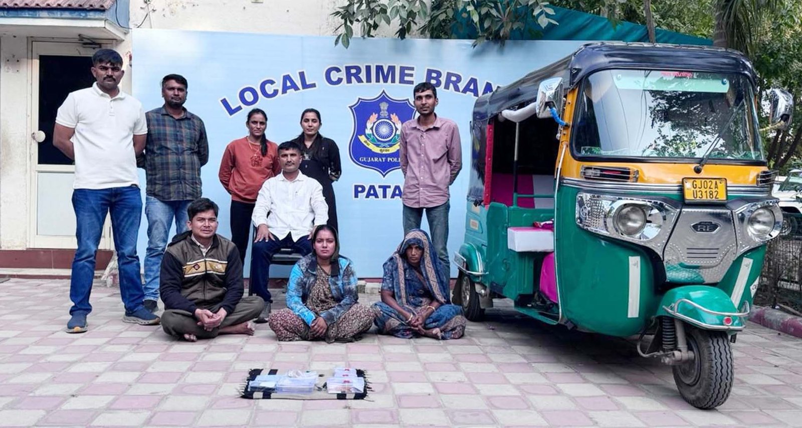 પાટણ એસટી બસમાં થેલામાંથી સોના-ચાંદીના દાગીના ચોરી કરનાર શખ્સોને એલસીબીએ ઝડપી પાડ્યા