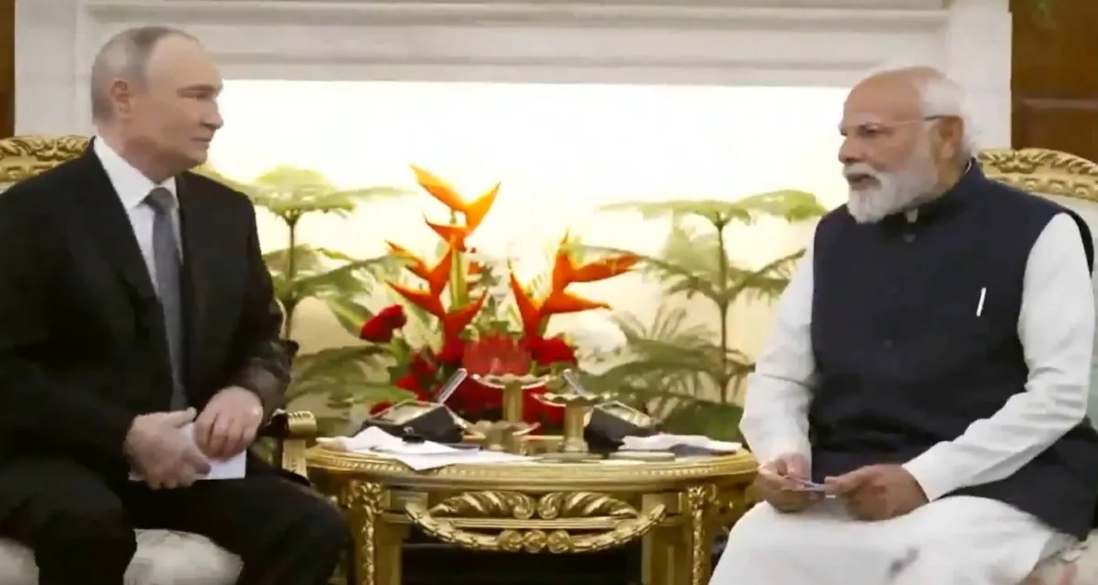 યુક્રેન સાથે ચાલી રહેલા યુદ્ધ વચ્ચે પીએમ મોદીએ પુતિનને કહ્યું, ‘ભારત શાંતિનું સમર્થન કરે છે’, દ્વિપક્ષીય બેઠકમાંથી 10 મુખ્ય મુદ્દાઓ