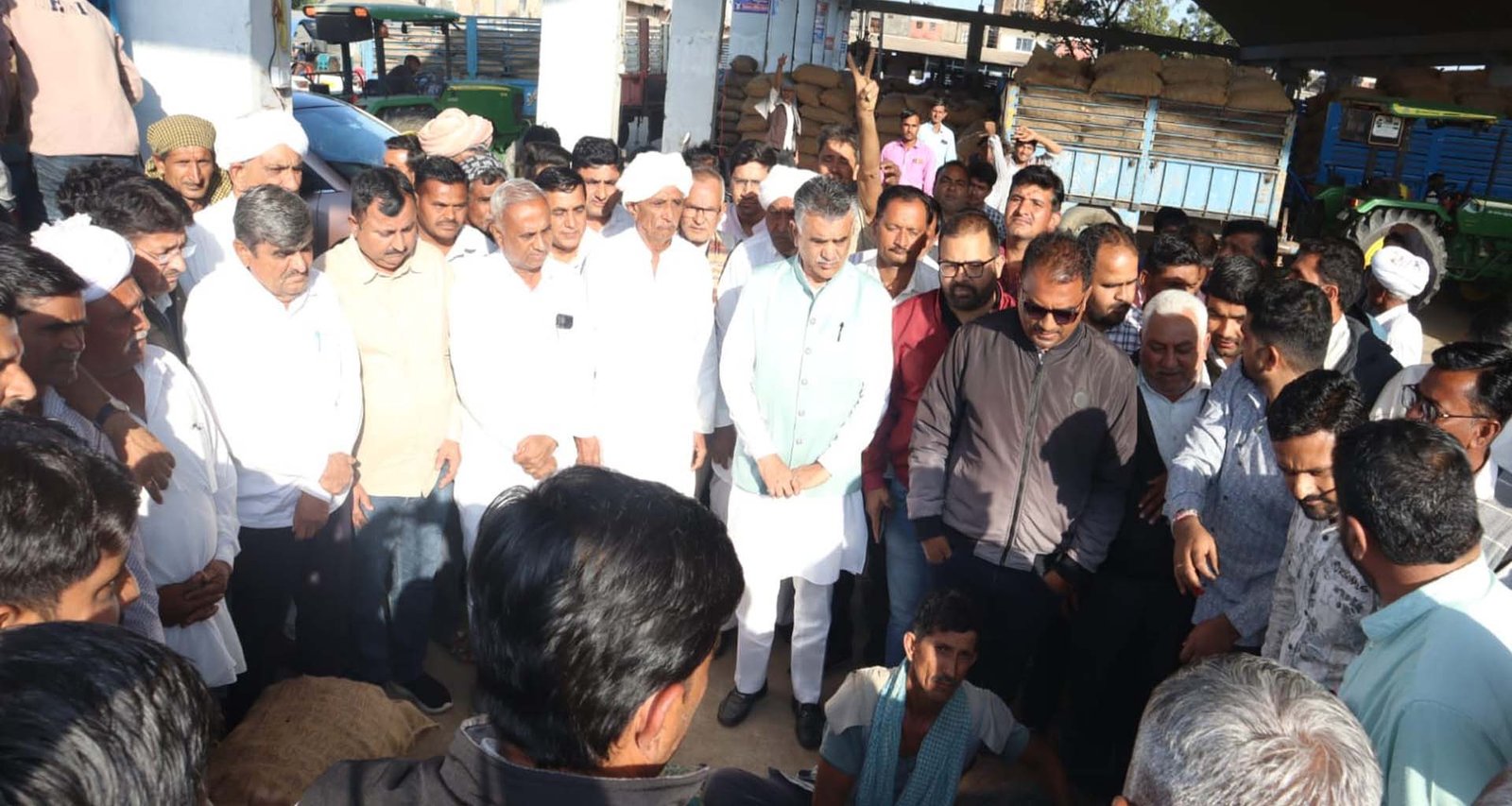 નવા બટાકાનું આગમન : ડીસાના મુખ્ય માર્કેટયાર્ડમાં બટાકાની જાહેર હરાજીનો શુભારંભ