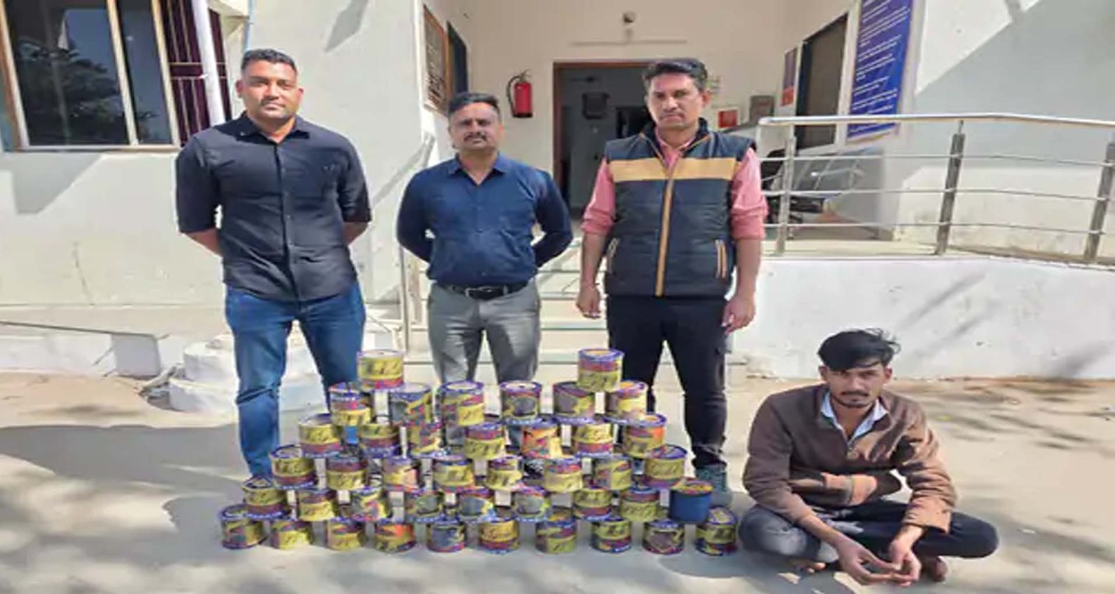 સાબરકાંઠા જિલ્લાના હિંમતનગરમાં યુવક ચાઈનીઝ દોરી સાથે ઝડપાયો