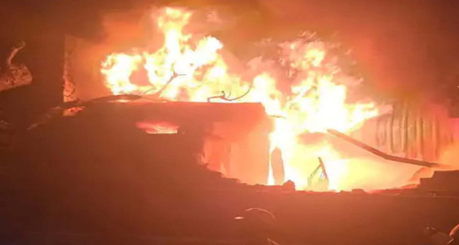 રાધનપુરની જલારામ કટલરી સ્ટોરમાં અગમ્ય કારણોસર આગ ભભૂકી ઉઠતાં અફડાતફડી મચી