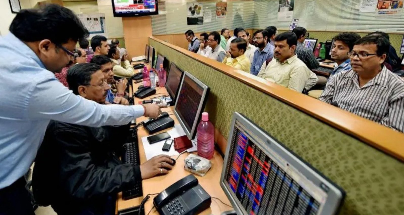 સેન્સેક્સ 376 પોઈન્ટ અને નિફ્ટી 72 પોઈન્ટ ઘટીને બંધ થયો, ટ્રેન્ટ અને રિલાયન્સના શેર તૂટી પડ્યા