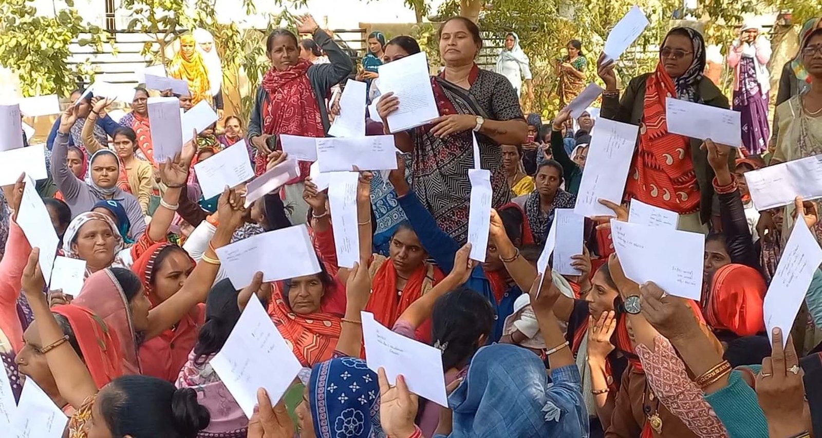 બનાસકાંઠાની આશા વર્કર બહેનોએ ઇન્સેટિવ પ્રથા બંધ કરી લઘુત્તમ વેતન આપવાની માંગ સાથે સી.એમ.ને પત્ર લખ્યા