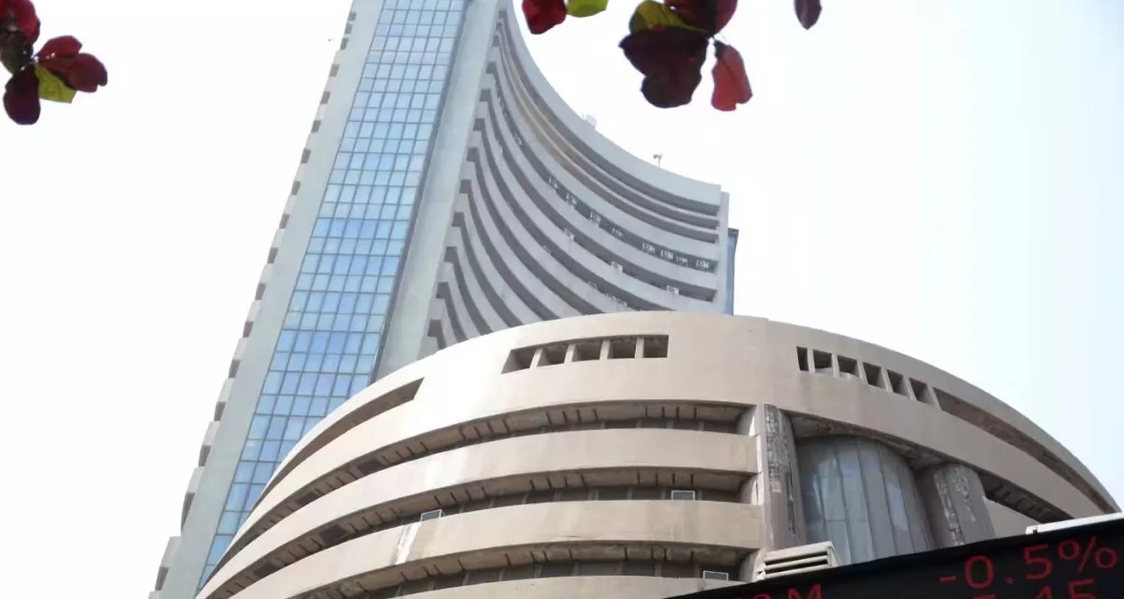 સેન્સેક્સ 463 પોઈન્ટના વધારા સાથે અને નિફ્ટી 174 પોઈન્ટના વધારા સાથે બંધ થયો