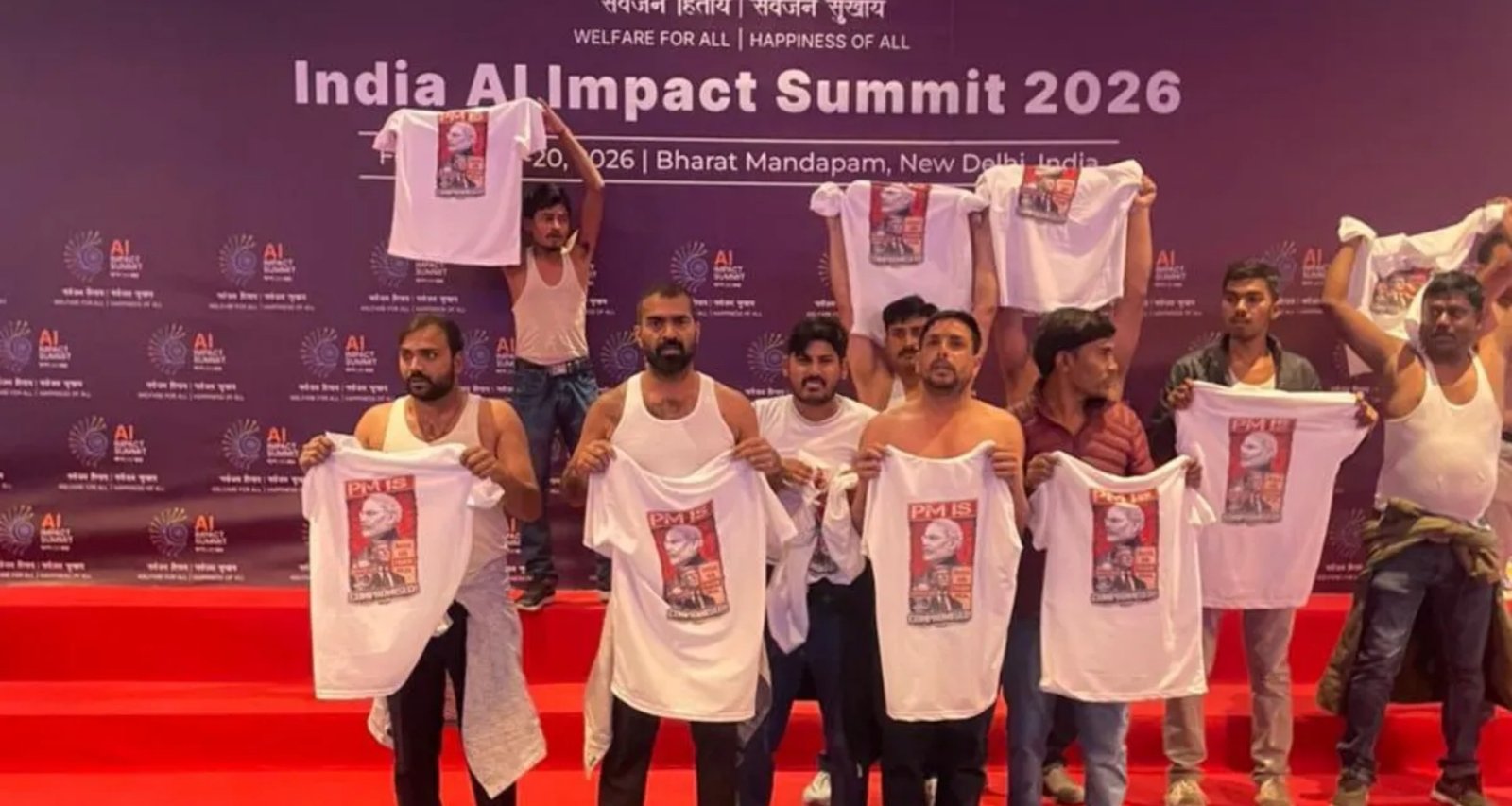 ભારત મંડપમમાં વિરોધ કરવા માટે યુથ કોંગ્રેસના સભ્યોએ પોતાના શર્ટ ઉતાર્યા